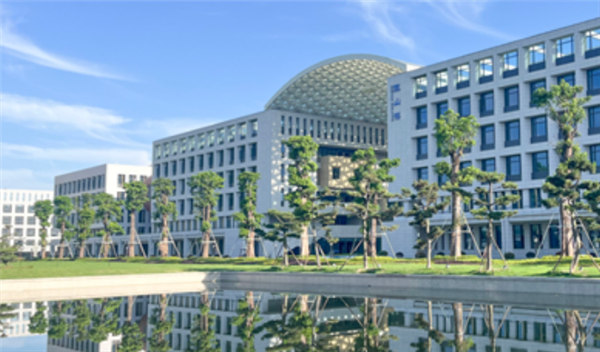 674分被福耀科技大学录取 网友称“脑子进水” 当事人回应