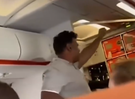 因不满特朗普 一乘客竟威胁“要炸毁飞机” 航班紧急迫降