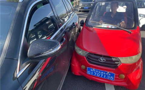 逼大爷考驾照吗！全国多地明确禁止老头乐上路 专家称要给老人出行指路