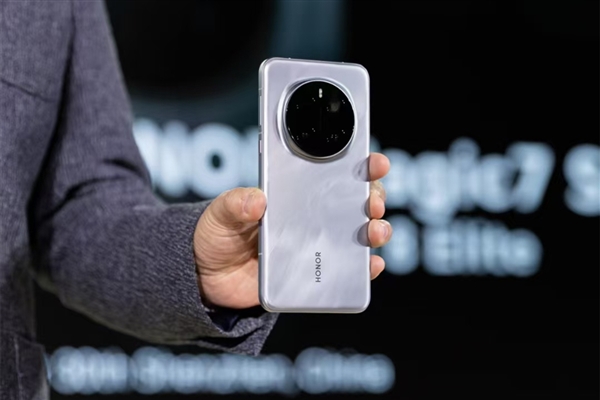 荣耀一镜双焦段方案首曝：对标华为Pura 80 Ultra