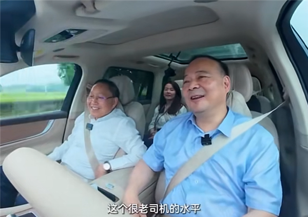 宁德时代董事长曾毓群人生首次体验智驾：给了问界M9