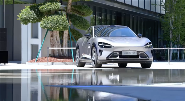 情绪价值满满！首批小米YU7正式交付：雷军再现“千亿CEO给我开门”