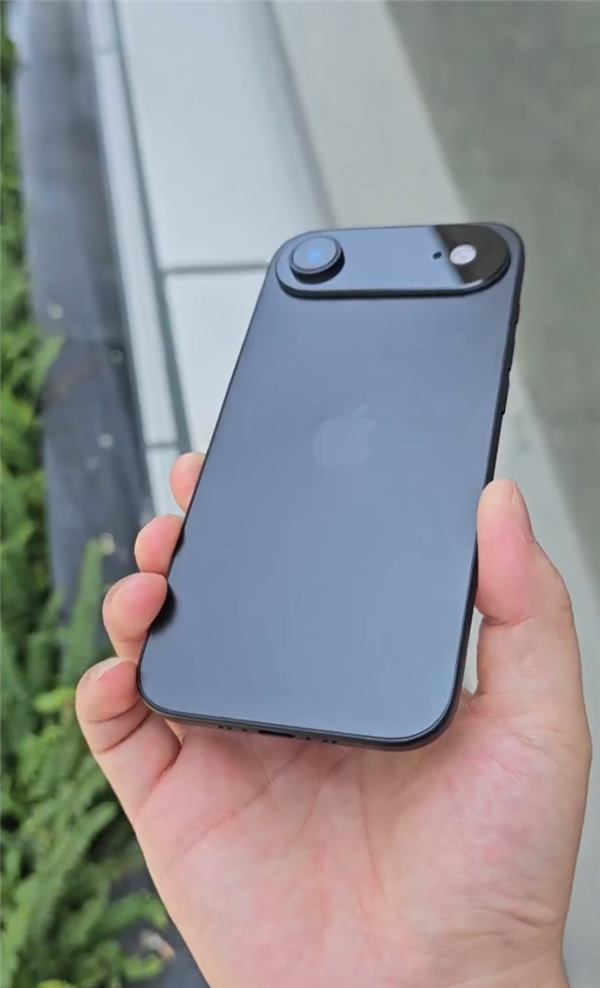 5.5mm史上最薄苹果手机！iPhone 17 Air最新机模上手