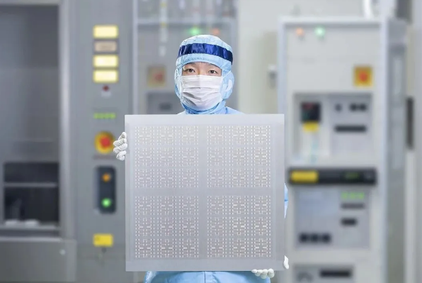 突破掩模限制！尼康发布全球首款后道光刻机