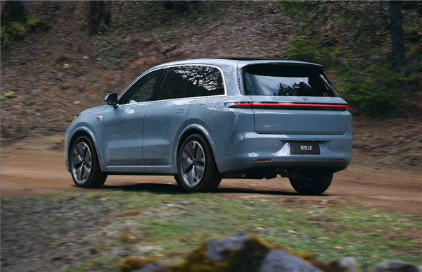 多名理想车主反映新车前轮异响不敢开 理想售后：下摆臂球头问题 会尽快解决