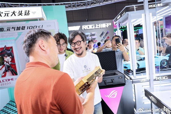 500多万 有史以来最贵！华硕用5公斤黄金打造ROG夜神RTX 5090D显卡