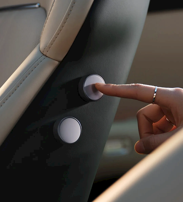 小米YU7磁吸物理按键有多强：全车上百种功能一键操作