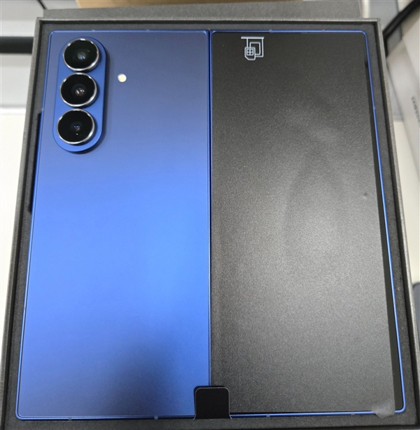 三星史上最薄折叠屏！Galaxy Z Fold7真机首曝：中框跟卡托差不多厚