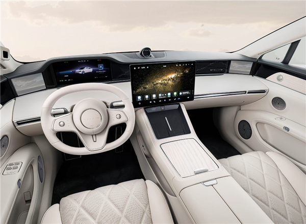 享界S9T内饰首曝：方向盘变圆 副驾驶前方也有新玩意了