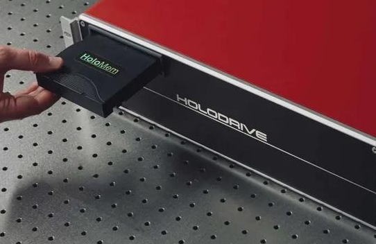 英国HoloMem突破全息磁带存储：单盒容量200TB