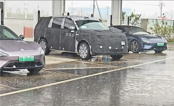 杀入理想华为舒适区 小米三排家用增程SUV曝光：体型非常庞大