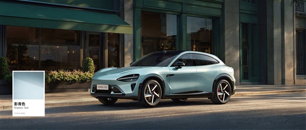 雷军订购小米YU7影青色 网友：绝美 非常符合雷总的气质