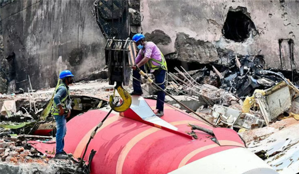 印度失事波音客机飞行员语音对话曝光