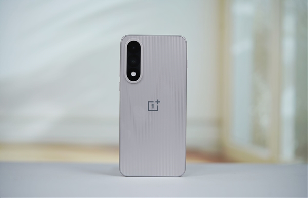 一加Ace5至尊版成为PEL和平精英职业联赛官方用机:首发144Hz帧率模式插图1 一加Ace5至尊版成为PEL和平精英职业联赛官方用机:首发144Hz帧率模式