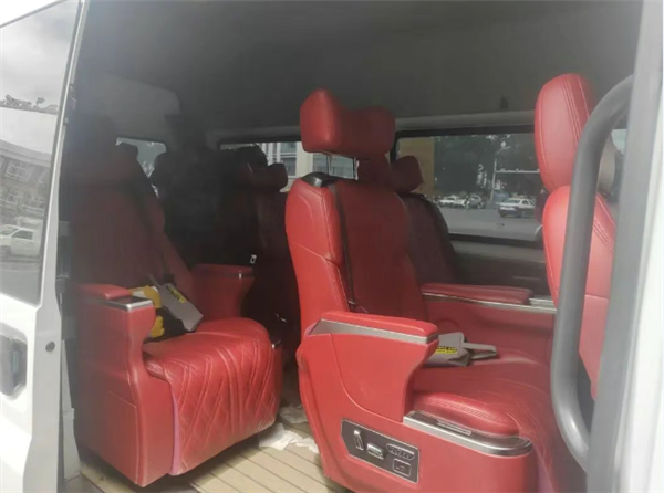 追求“豪华”代价大 两辆面包车竟非法加装航空座椅