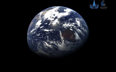 我国天问二号最新地月影像图发布 距离59万千米看地球太美了