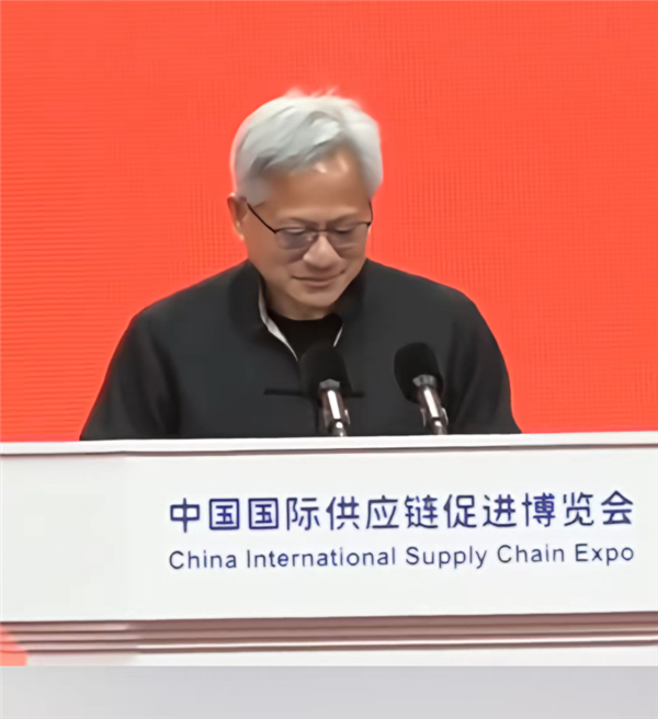 脱下皮衣换唐装!黄仁勋首次用中文演讲:提了腾讯、字节跳动、小米等中国公司插图 脱下皮衣换唐装!黄仁勋首次用中文演讲:提了腾讯、字节跳动、小米等中国公司