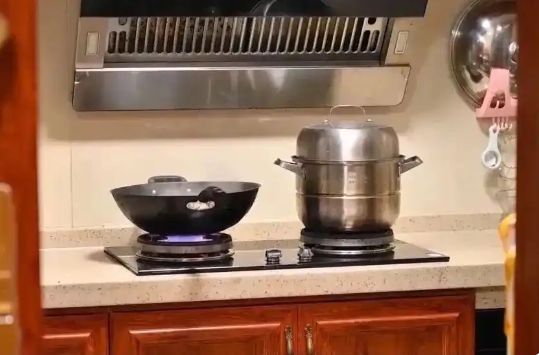 小心“隐形杀手”！开着空调煮汤一家四人中毒