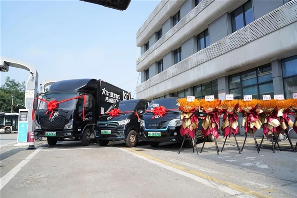 顺丰把快递点设在公交站：快递小哥送包裹速度快了半小时