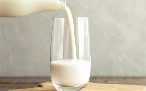 国人饮奶量在75年里狂飙100倍！农大教授回应国产奶超欧盟标准：放心喝