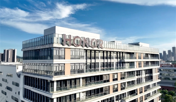 业内唯一！荣耀L4级手机智能工厂首次公开：生产一台折叠屏手机仅28.5秒