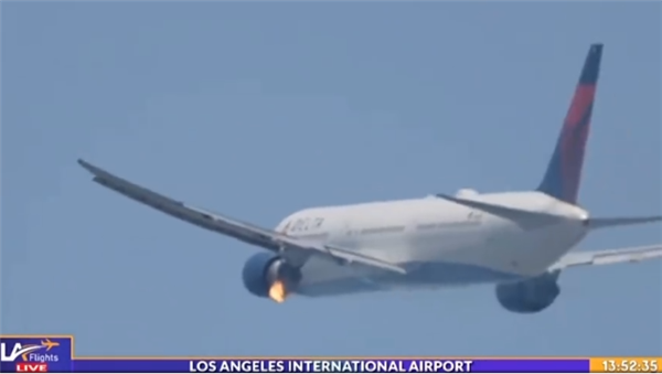 惊险一幕 美国一波音767客机飞行中发动机起火