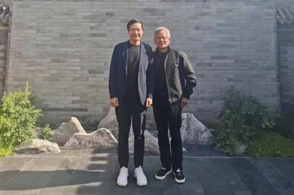 黄仁勋：我和雷军合作很久了 正在合作AI、自动驾驶等