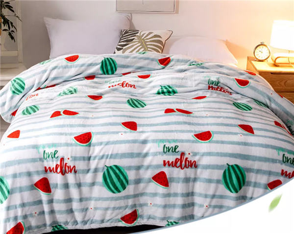 婴幼儿级标准可裸睡 玉沙法兰绒小毛毯7.9元2条大促