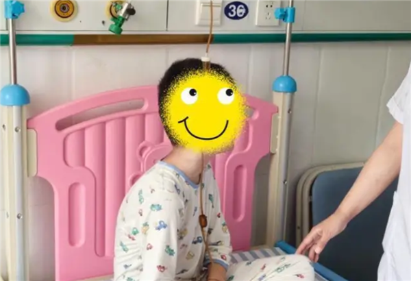 奶奶频繁亲吻孙子致其患亲吻病：脖子长鸽子蛋大小肿块