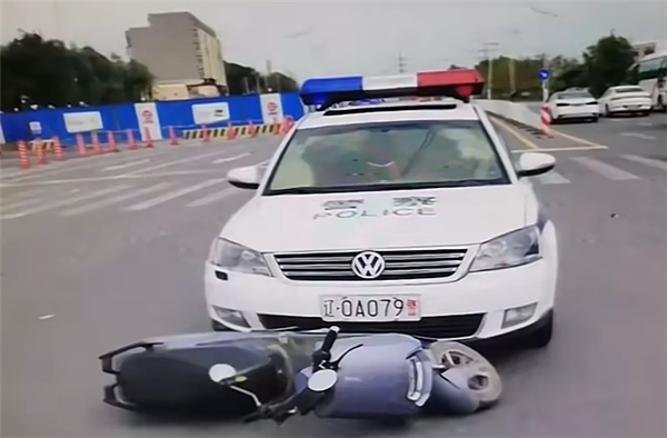 吃了豹子胆！沈阳一男子将私家车改装为警车：后果很“刑”