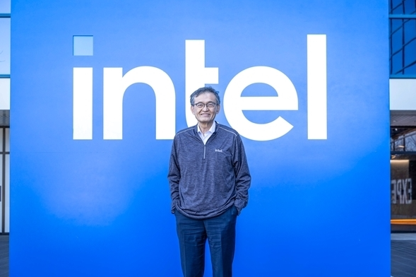 英特尔快速推进裁员计划：管理层精简50% 员工年底缩至7.5万人