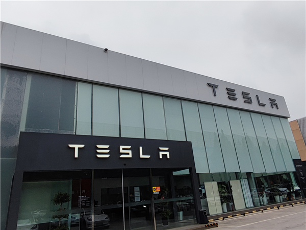 20年江山遭1年蚕食！日媒警告：小米成特斯拉头号威胁