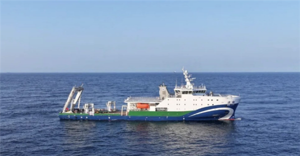 国内首艘！深远海绿色智能技术试验船“未来”号命名交付