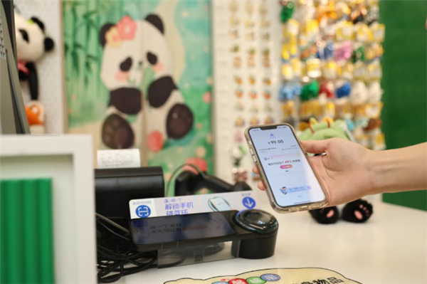 浦东机场能用“支付宝碰一下”支付了 还将支持点餐、退税、闪送