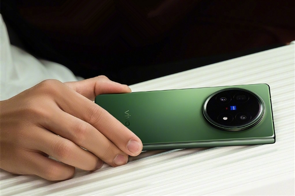 6999元起！vivo X Fold5首销两周折叠屏市占率国内第一