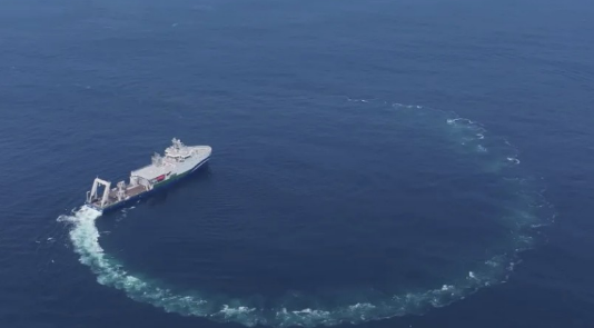 国内首艘！深远海绿色智能技术试验船“未来”号命名交付