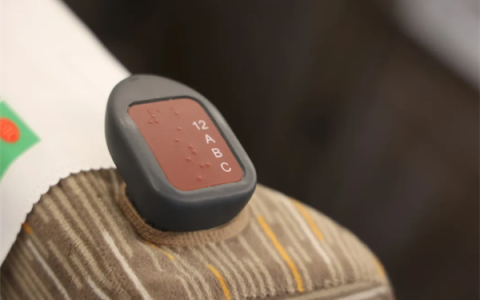 高铁座椅上的 “犄角” 是干啥用的 不只是旋转座椅