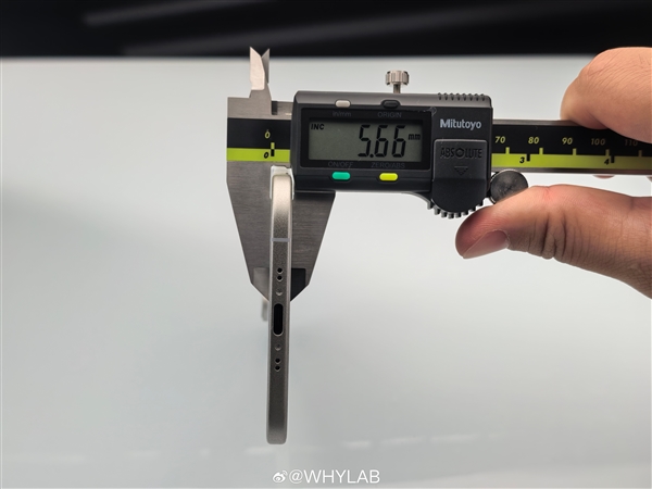 iPhone 17 Air最新机模上手：苹果史上最薄手机 无SIM卡槽