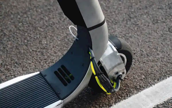 要价21万元！世界最快电动滑板车问世：极速超160km/h