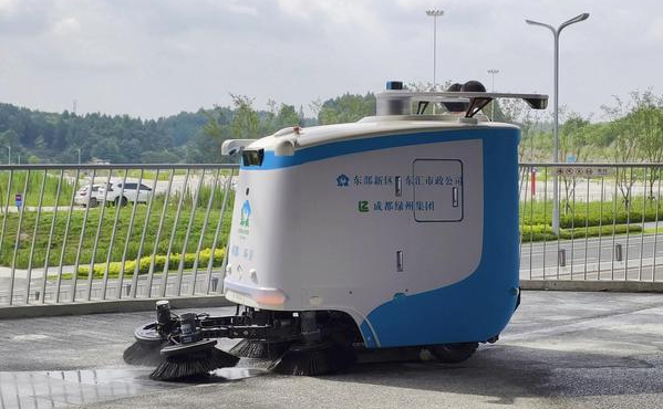 24小时不间断运行抵6名保洁员！成都首批AI环卫机器人正式上岗