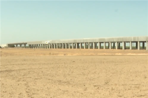 美国首条高铁有多离谱：修了17年 花160亿美元却一根铁轨未铺