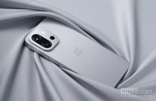 一加15T参数曝光：小直屏+超声波指纹+7000mAh电池