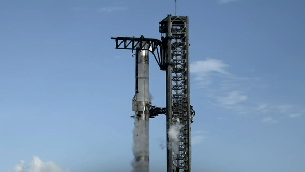 SpaceX星舰第十次试飞成功 2027年助力重返月球计划