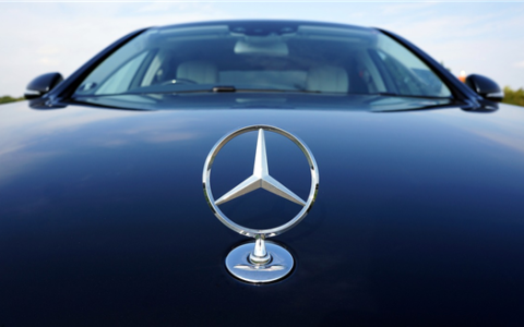 梅赛德斯-奔驰清仓日产汽车股份：套现478.7亿日元