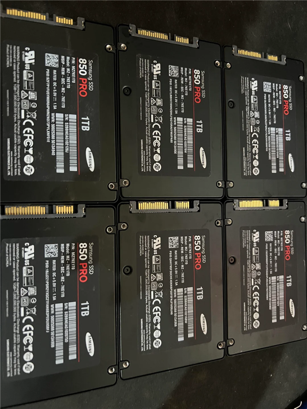 捡来的便宜！翻垃圾找到6TB SSD：六块1TB的三星850 Pro