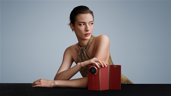 全球首款三折叠！华为Mate XT上半年出货量逼近50万：第二代下月发