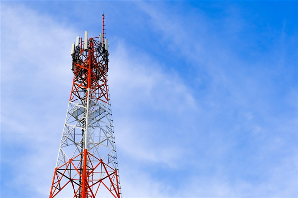 全球首款！我国科学家研发出可智能实现全频段高速通信芯片