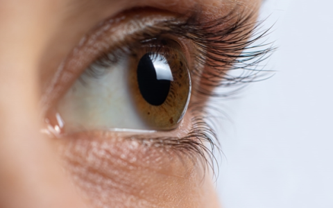 杭州女子右眼皮跳了7天慌到做噩梦 医生：不是“跳灾”是面瘫前兆