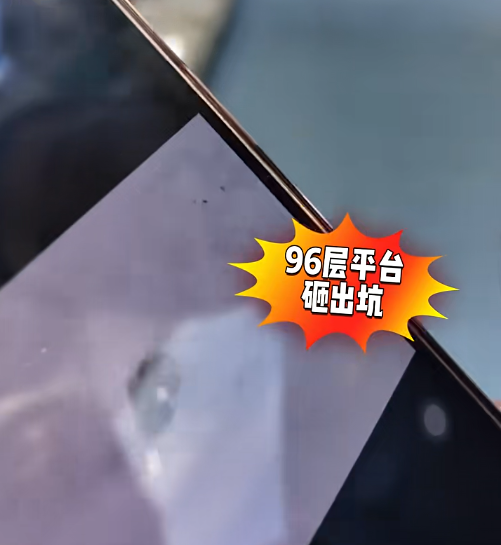 两架无人机400米高空对撞 上海地标环球金融中心被砸出坑洞