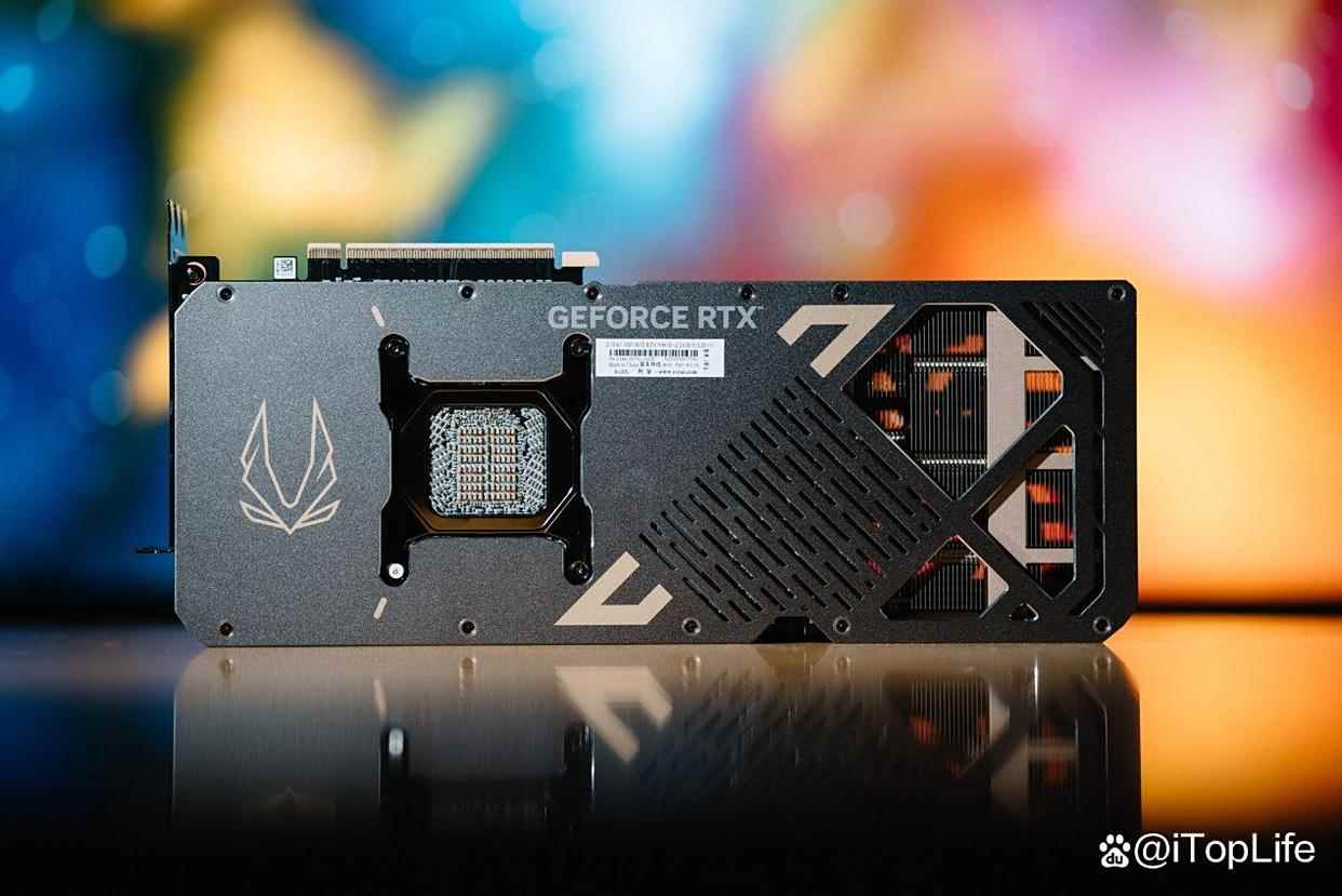 顶级玩家的最佳选择! 索泰GeForce RTX 5090 D v2 24GB SOLID OC显卡评测插图8